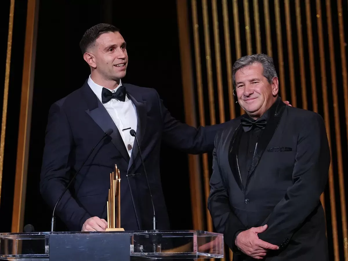 Gokil! Juara Lagi, Emiliano Martinez Pertahankan Yashin Trophy