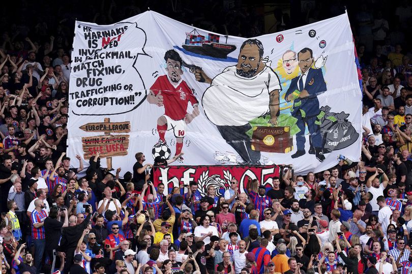 Spanduk Horor di Selhurst Park