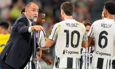 Igor Tudor dari Juventus memberikan arahan
